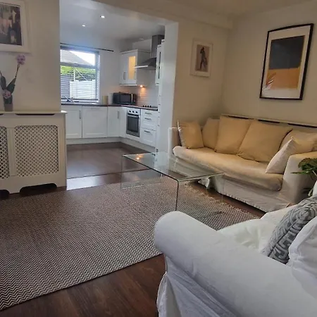 Cozy 2bdr Near Luas 5km To Centre Tatil Evi