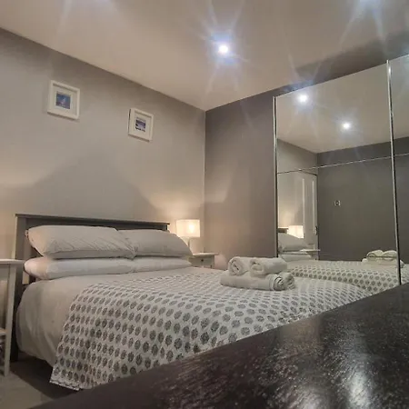 Cozy 2bdr Near Luas 5km To Centre 더블린