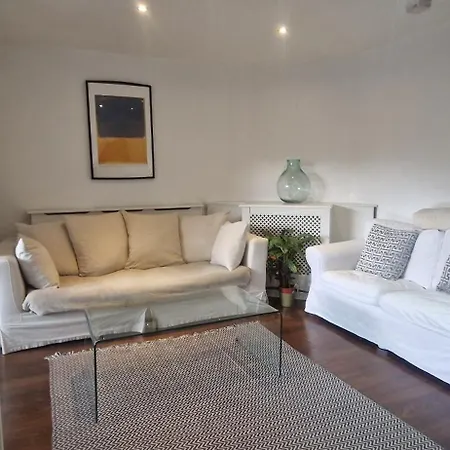 Holiday home Cozy 2bdr Near Luas 5km To Centre *