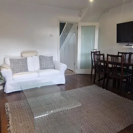 Cozy 2bdr Near Luas 5km To Centre Holiday home *